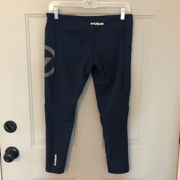 SOLD Bundle of 2 Virus Compression 3/4 Crop Pants - Picture 7 of 8